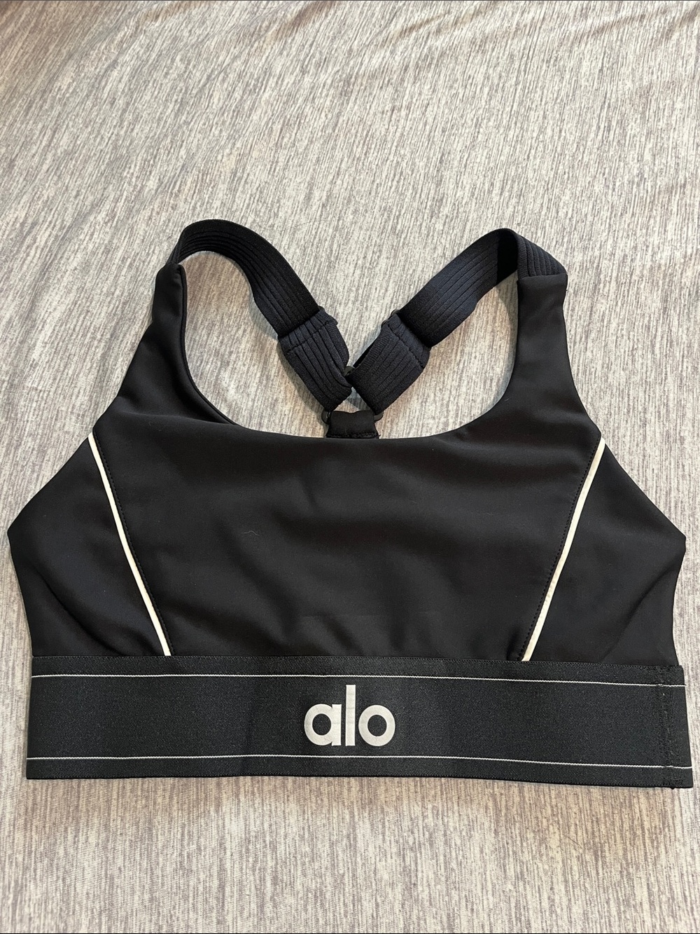 Alo Yoga Sports Bra Black Strappy Racerback Elastic Band Active